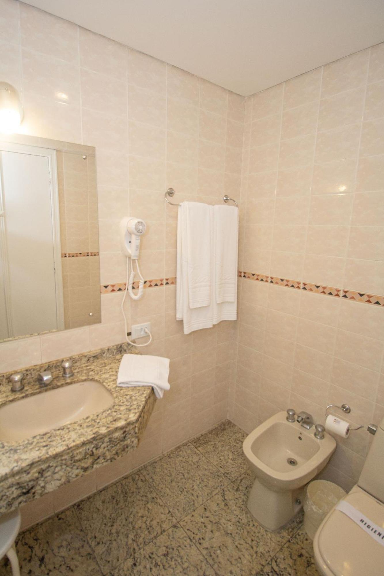 Trevi Hotel E Business